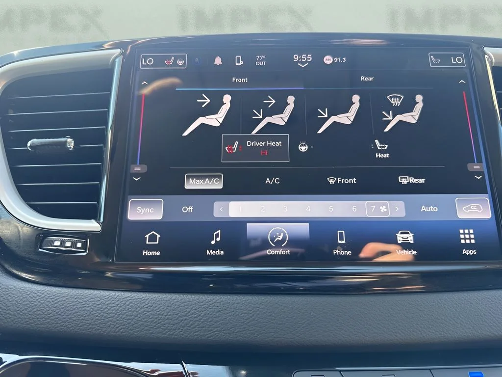 Used 2023 Silver Chrysler Touring L image 19