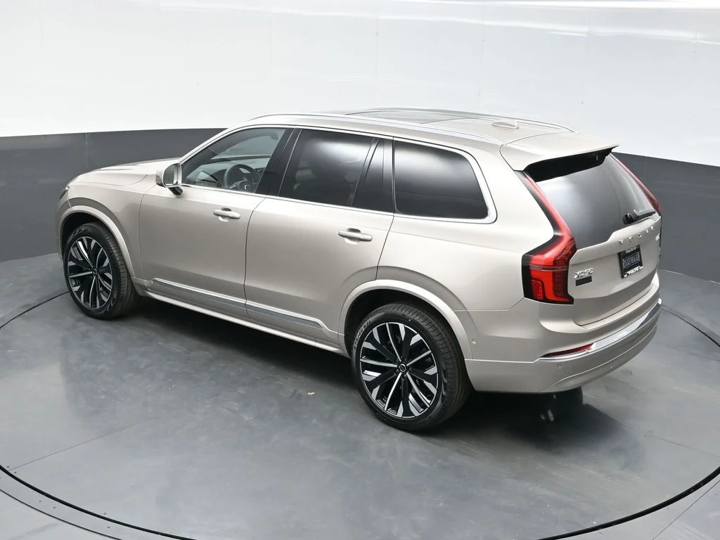 Used 2026 Bright Dusk Volvo Plus image 38