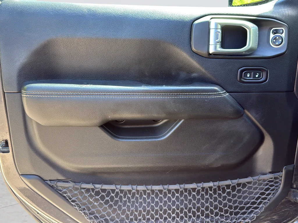 Used 2018 Gray Jeep Unlimited Sahara image 10