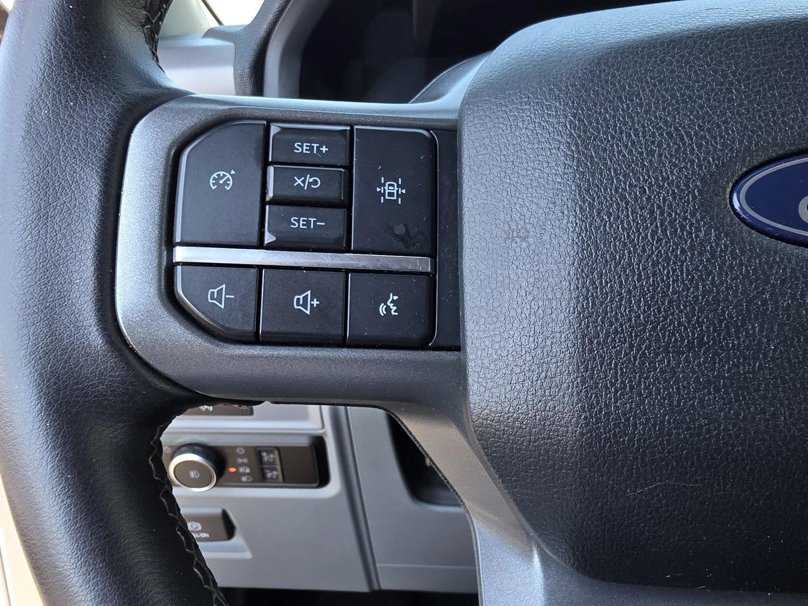 Used 2025  Ford XLT image 27