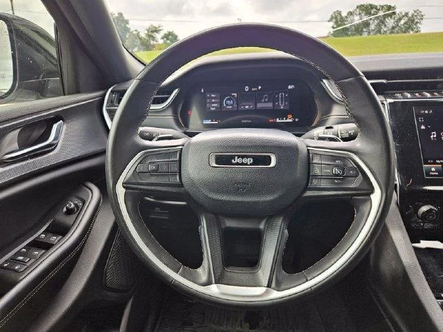 Used 2024 White Jeep Altitude image 14