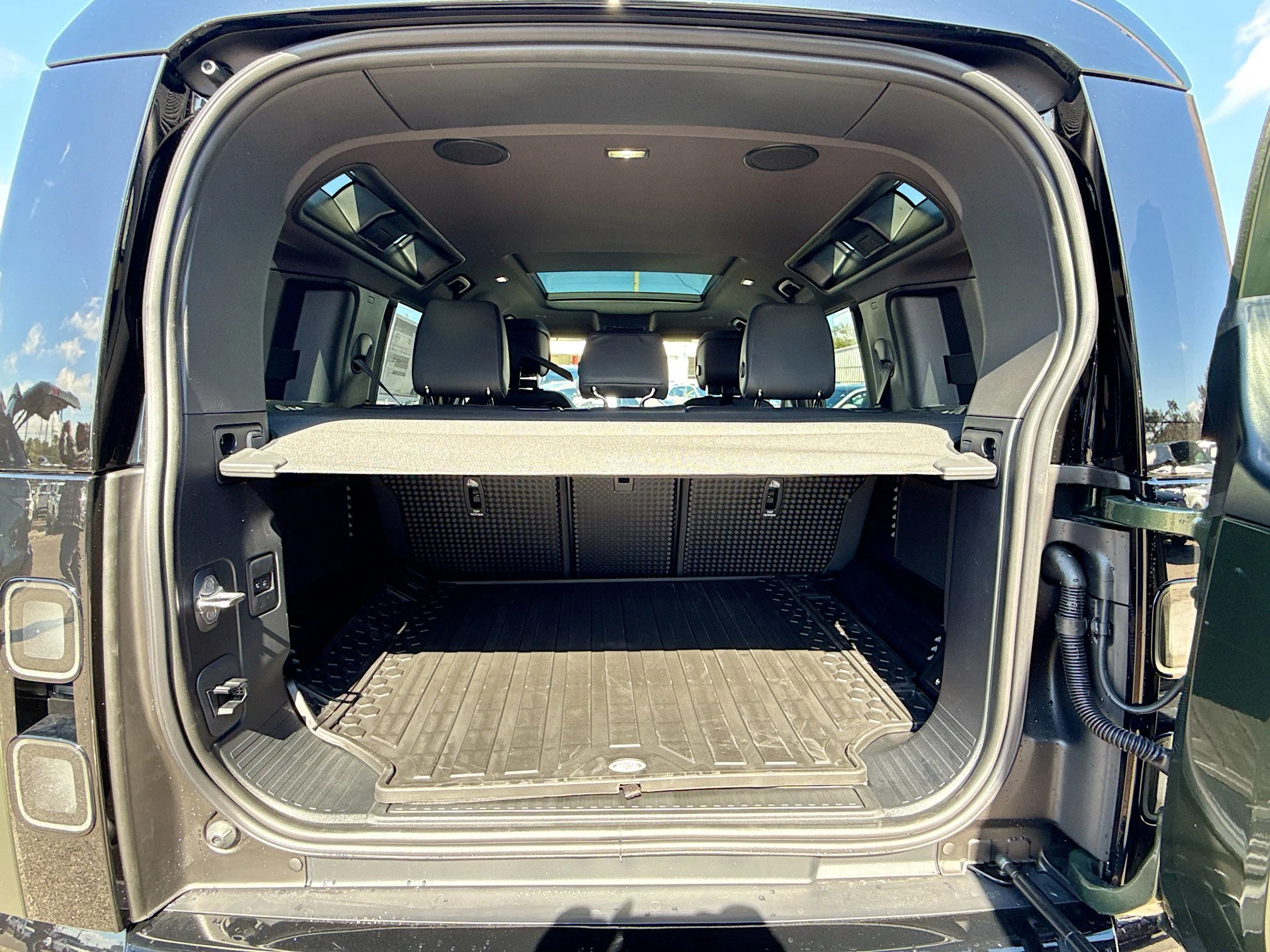New 2026 Woolstone Green Metallic Land Rover X-Dynamic SE image 12