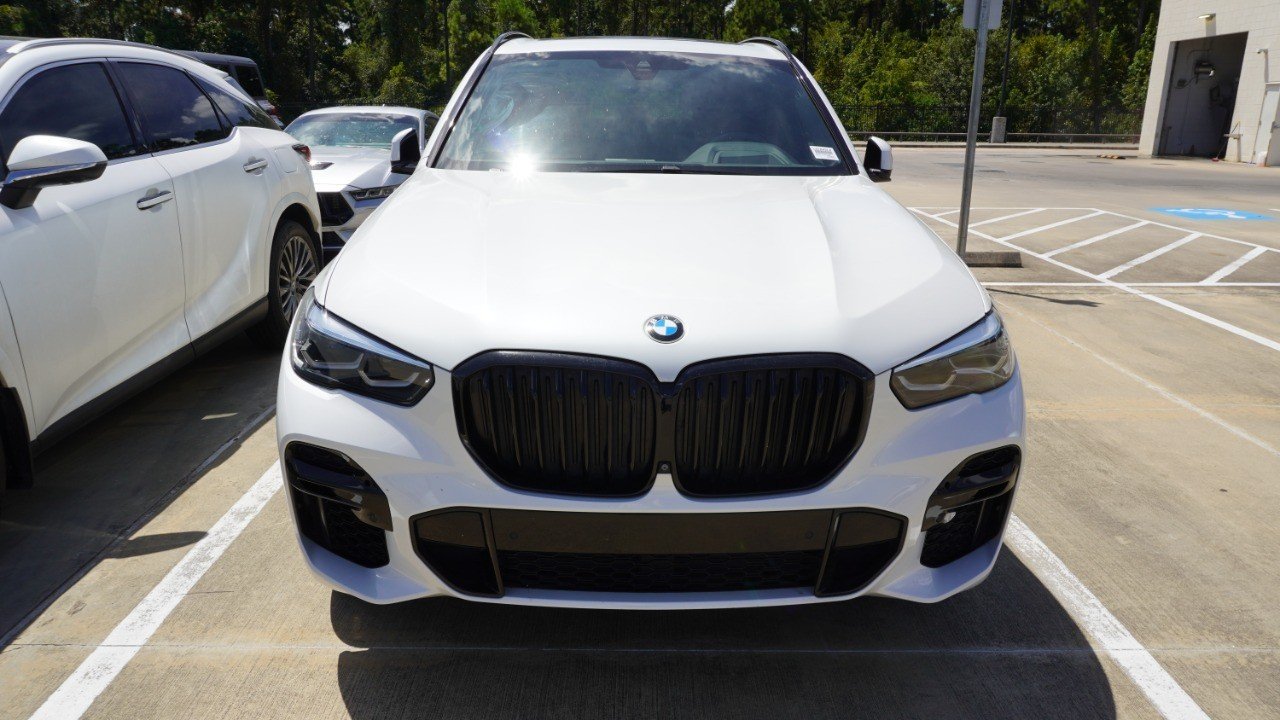 Used 2022 White BMW sDrive40i image 2