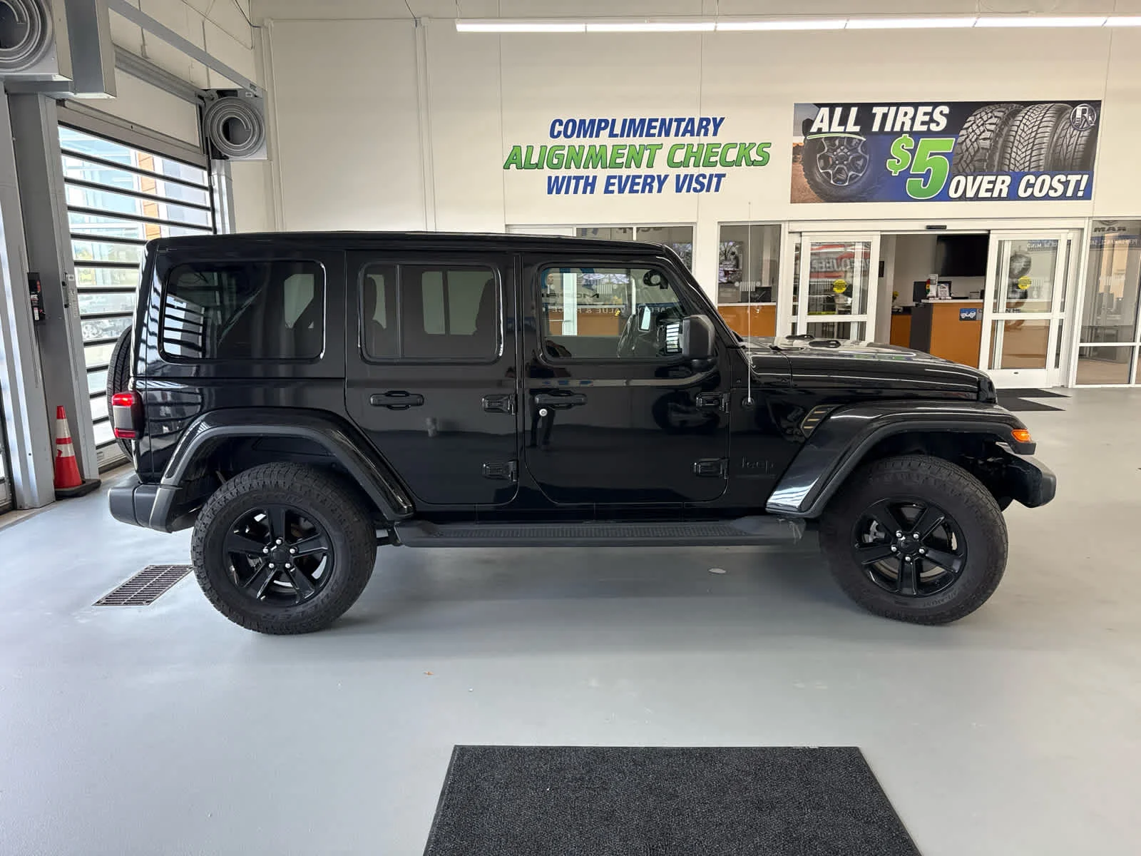 Used 2020 Black Clearcoat Jeep Sahara Altitude image 4