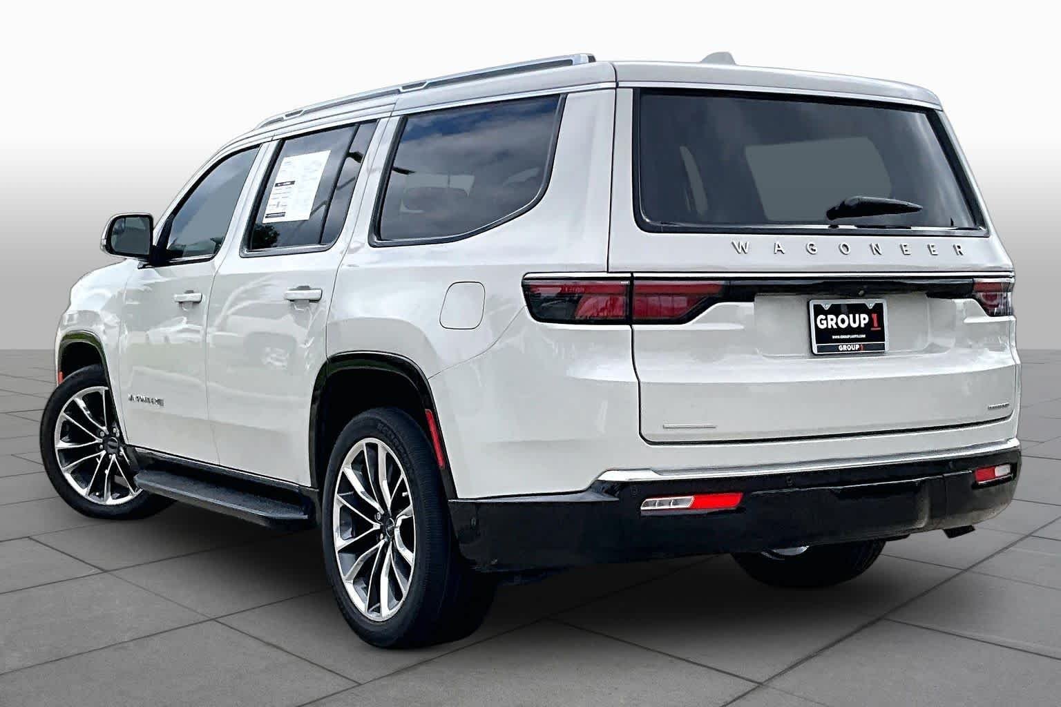 Used 2022 Luxury White Pearlcoat Jeep Series II image 11
