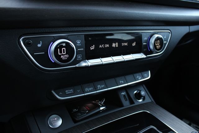 Used 2023 Daytona Gray Pearl Effect Audi 45 S line Premium image 18