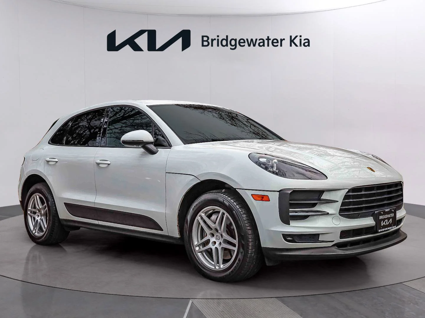 2021 Porsche Macan -'s photo