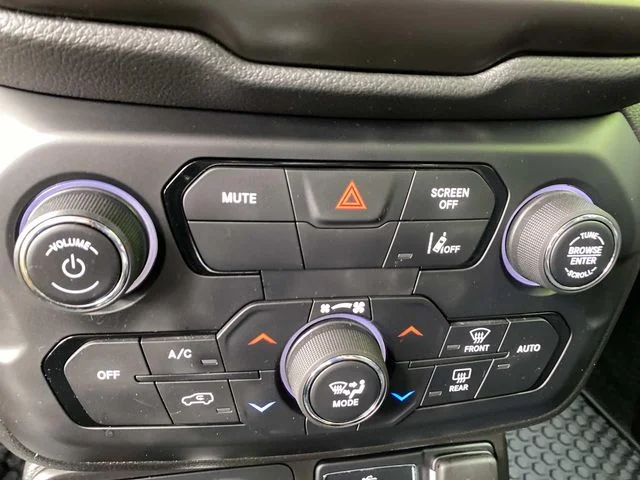 Used 2023 Black Jeep Latitude image 10