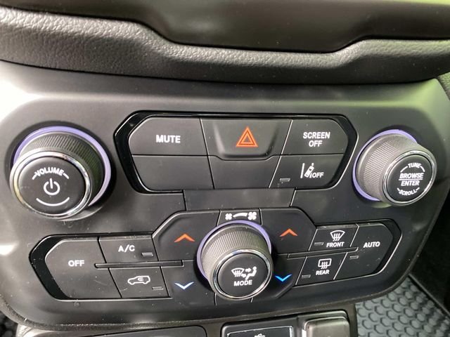 Used 2023 Black Clearcoat Jeep Latitude image 10