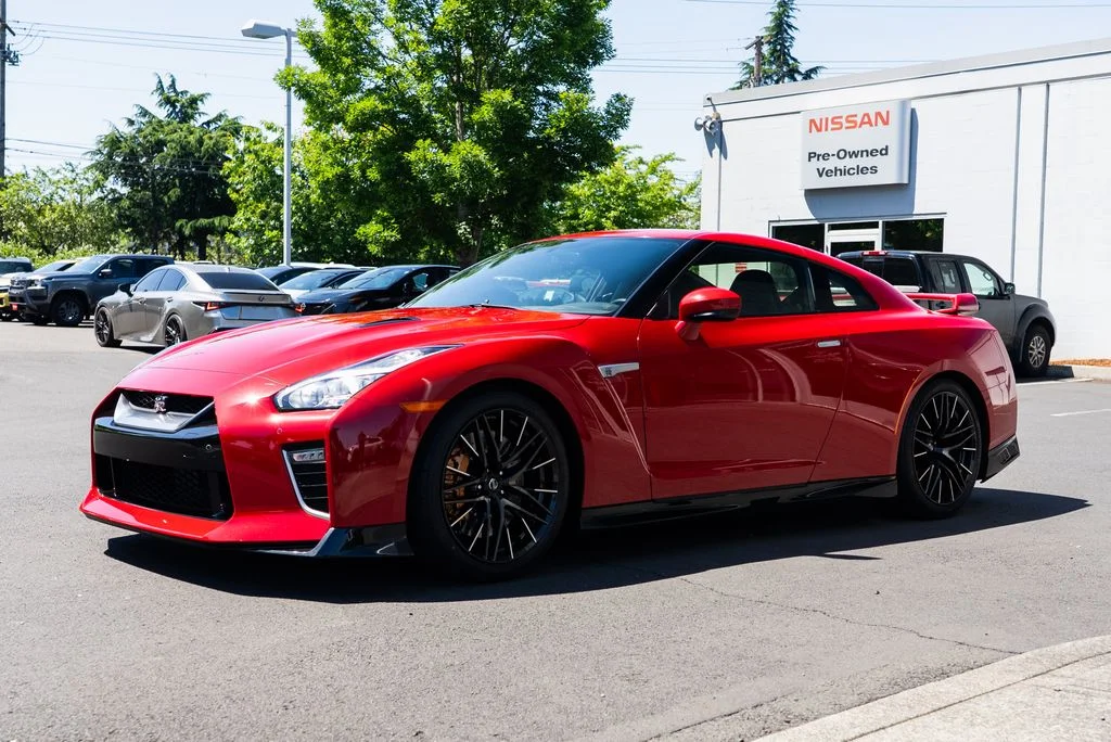 Used 2020 Red Nissan Premium image 3