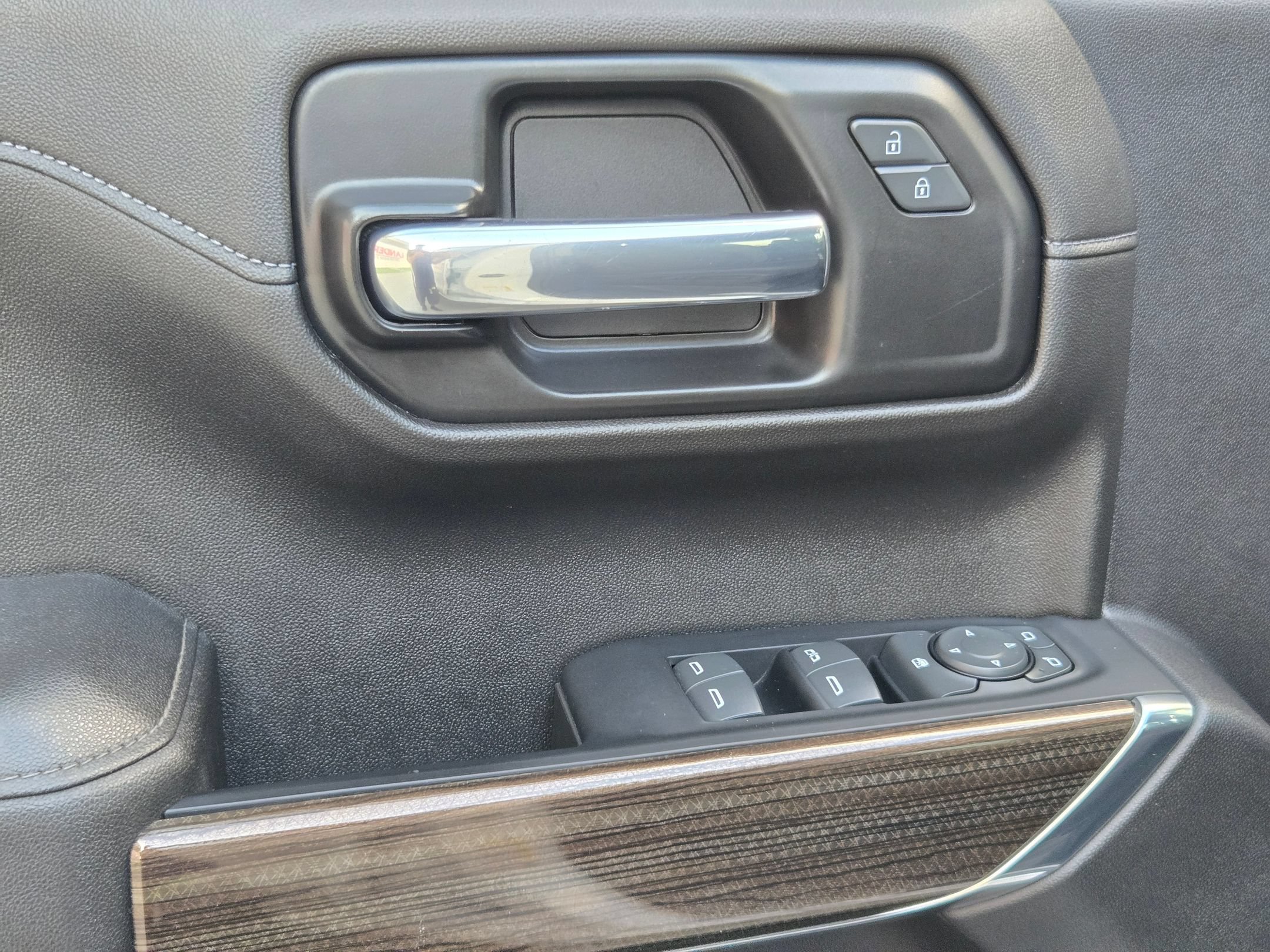Used 2022 Iridescent Pearl Tricoat Chevrolet RST image 21