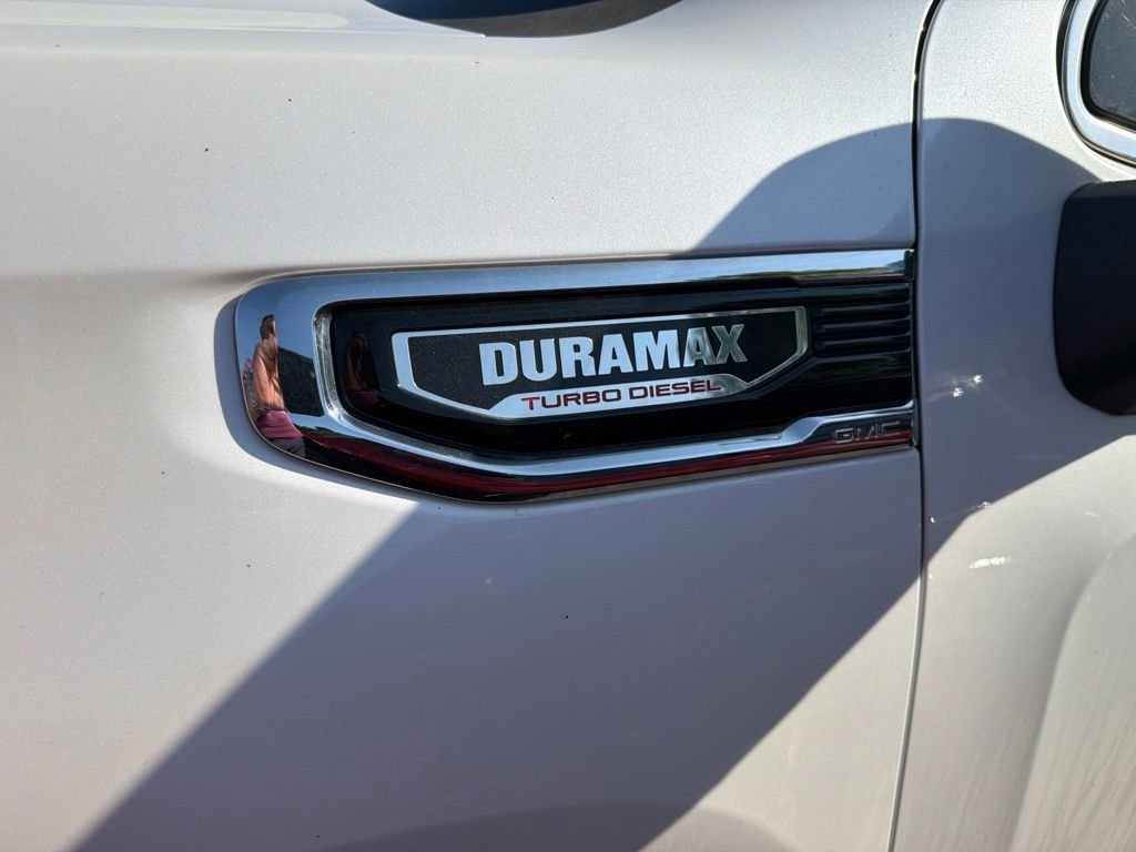 Used 2025 White GMC SLT image 9