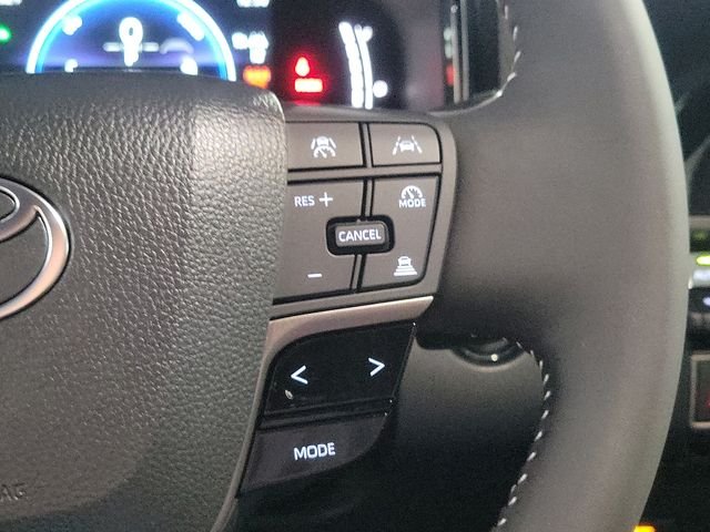 Used 2025  Toyota SE image 19