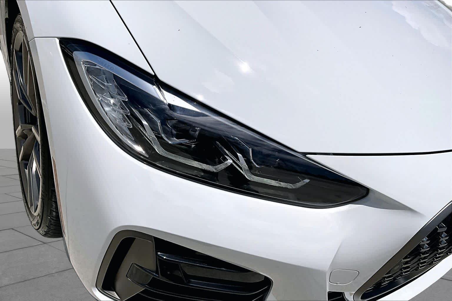 Used 2021 Alpine White BMW M440i image 27