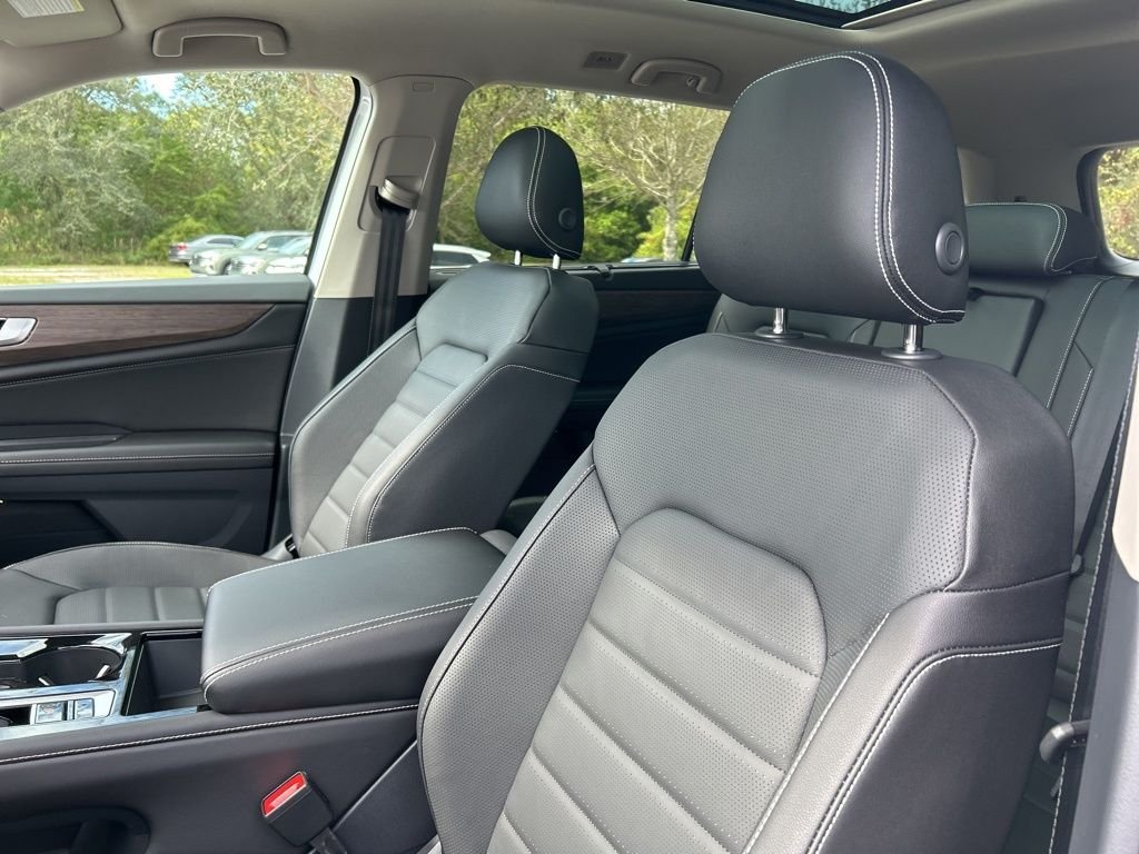 New 2026 White Volkswagen 2.0T SEL image 22