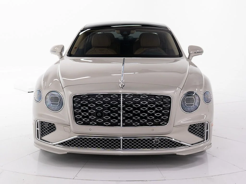 Used 2025 White Sand - by Mulliner Bentley Mulliner image 8