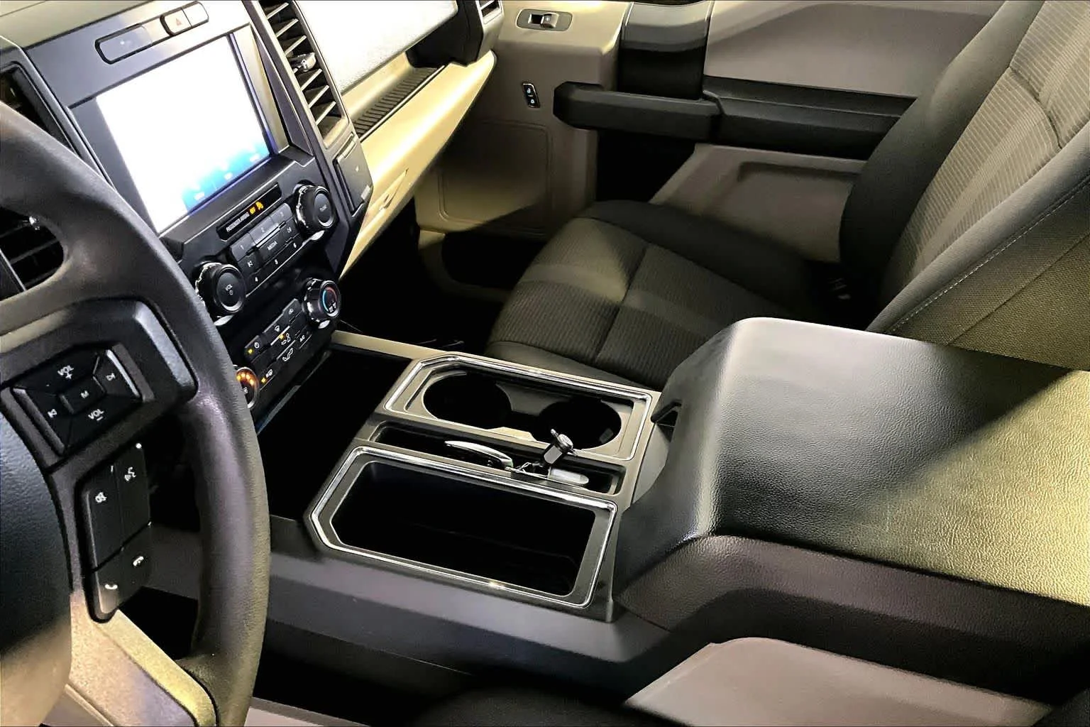 Used 2020 Oxford White Ford XL image 17