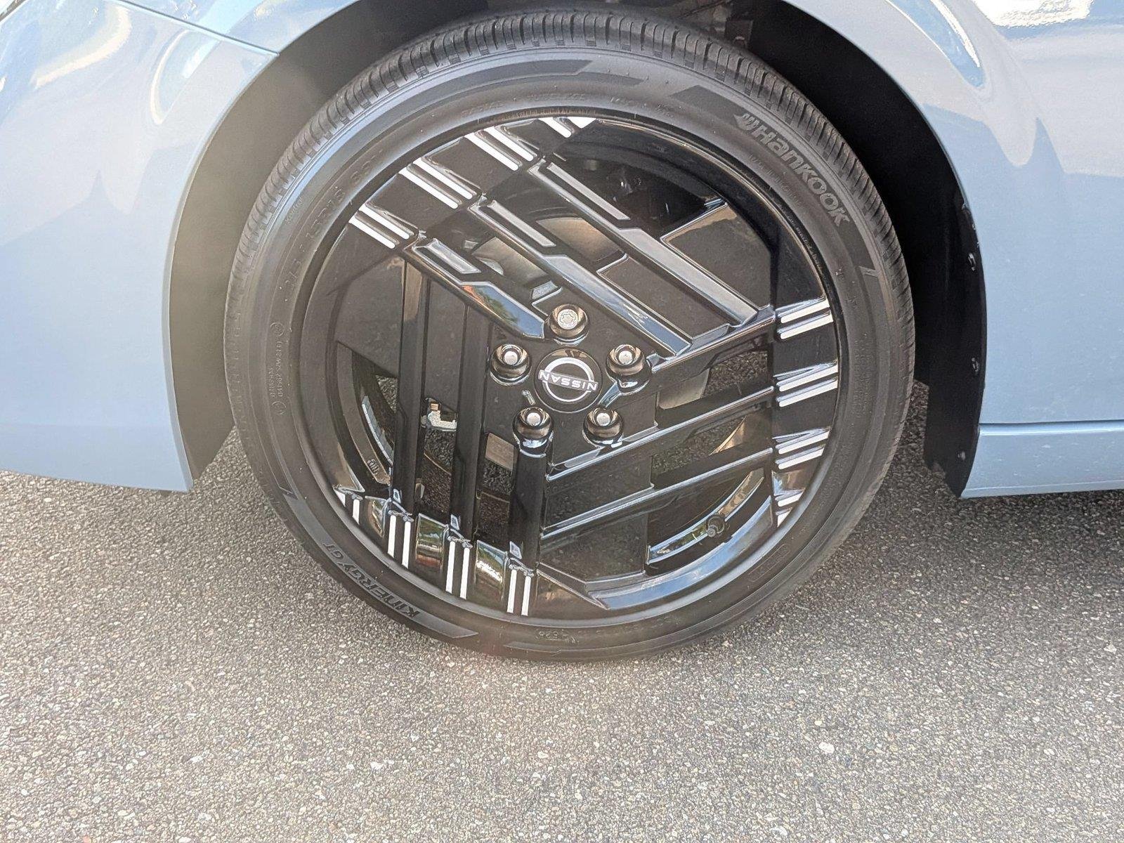New 2027 Atlantic Gray Metallic / Super Black Two-tone Nissan SR image 10