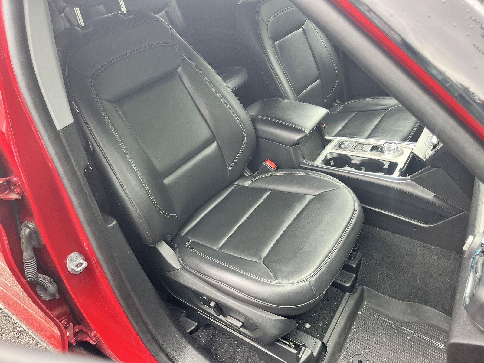 Used 2022 Rapid Red Metallic Tinted Clearcoat Ford XLT image 14