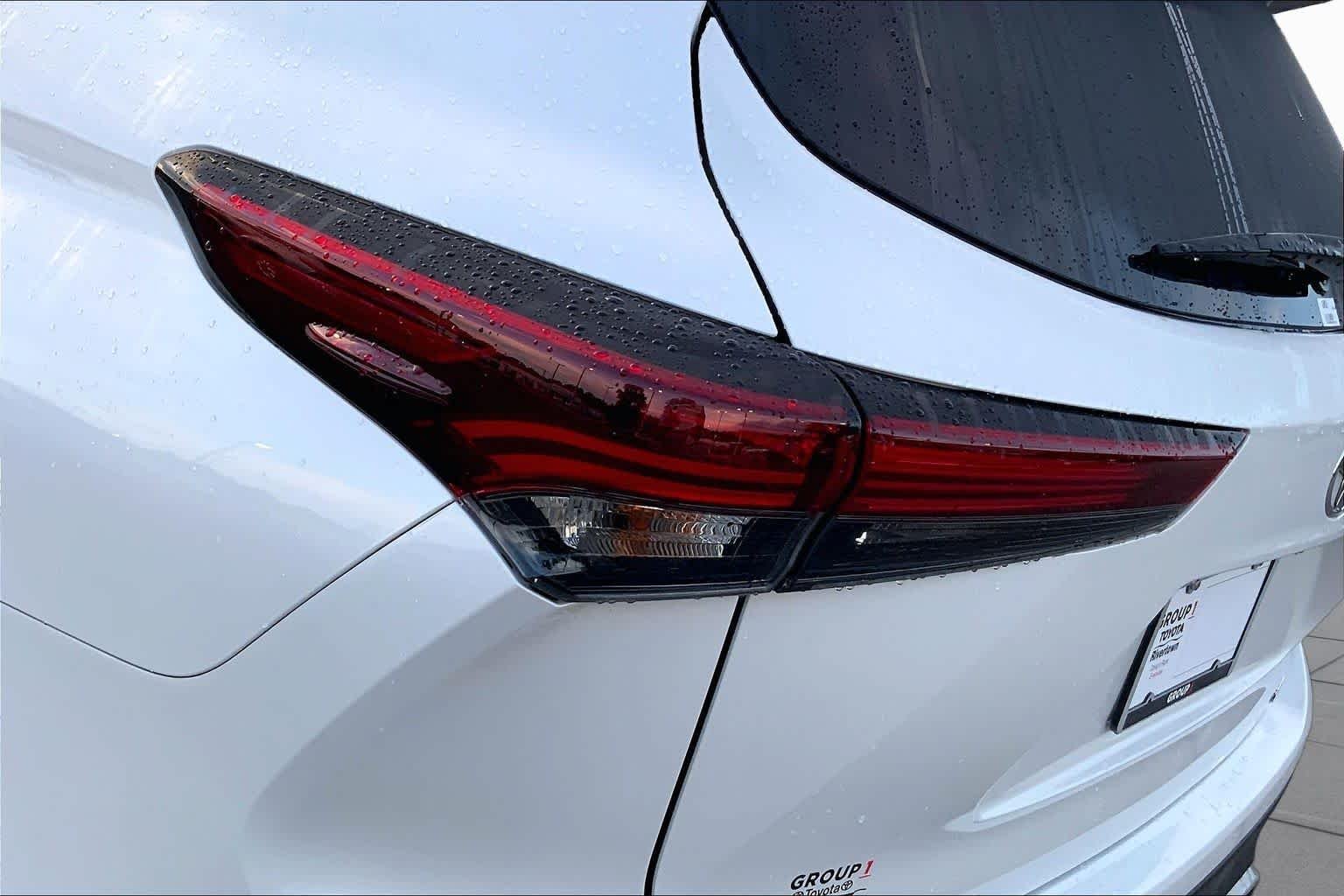 Used 2024 Wind Chill Pearl Toyota LE image 27