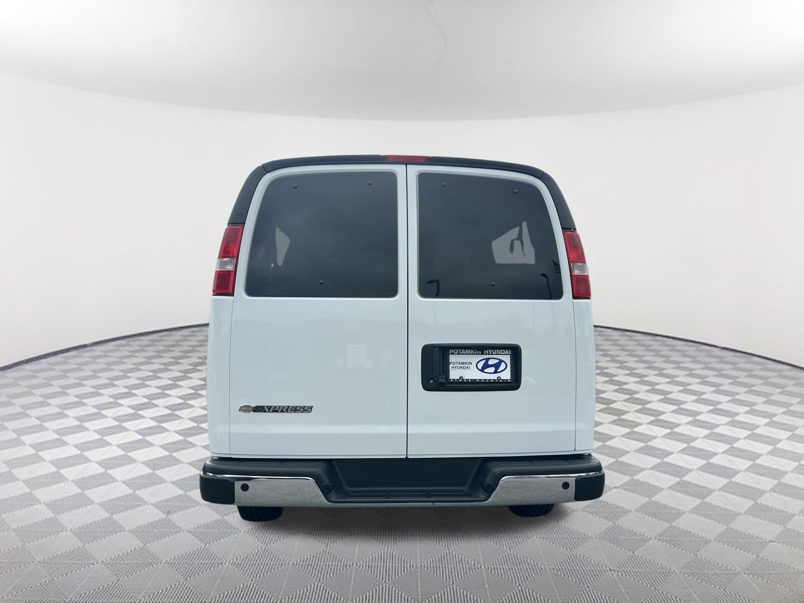 Used 2025 Summit White Chevrolet LT image 6