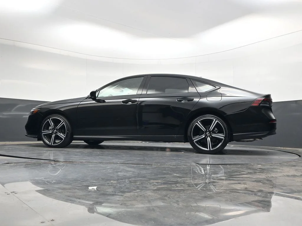 Used 2026 Crystal Black Pearl Honda SE image 31