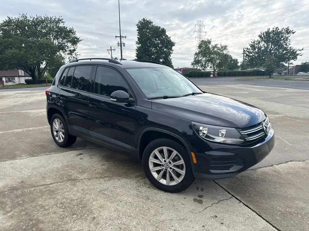 Used 2018  Volkswagen 2.0T image 5