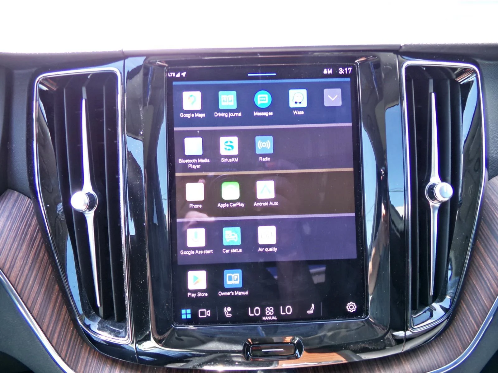 Used 2024 3500 Volvo Plus Dark Theme image 9