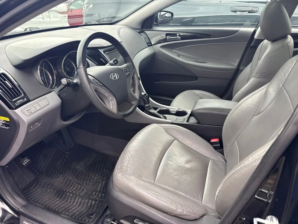 Used 2013 Black Hyundai Limited image 3