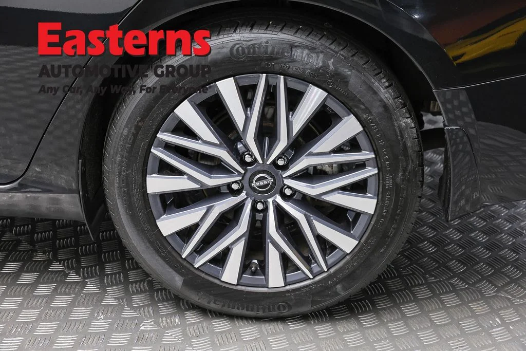 Used 2023 Black Nissan 2.5 SV image 8