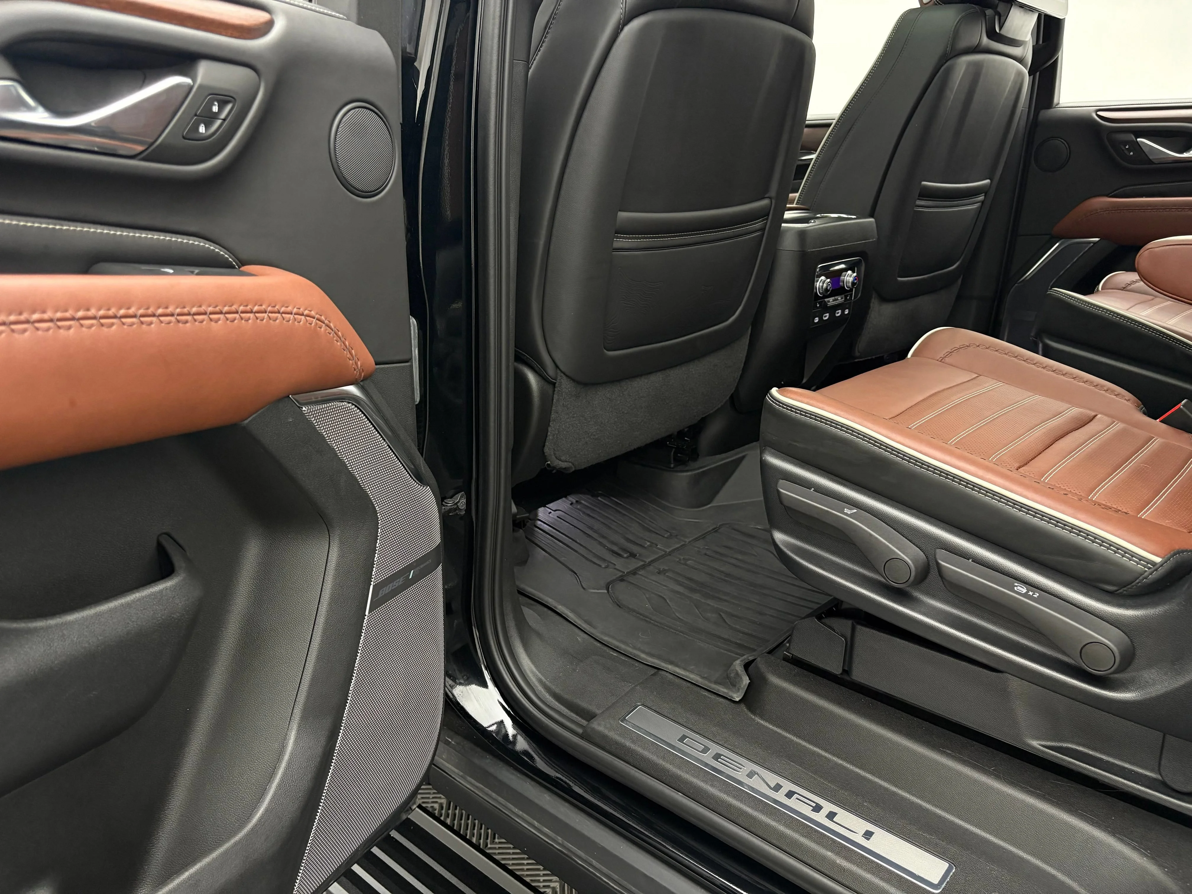 Used 2023 Onyx Black GMC Denali Ultimate image 56