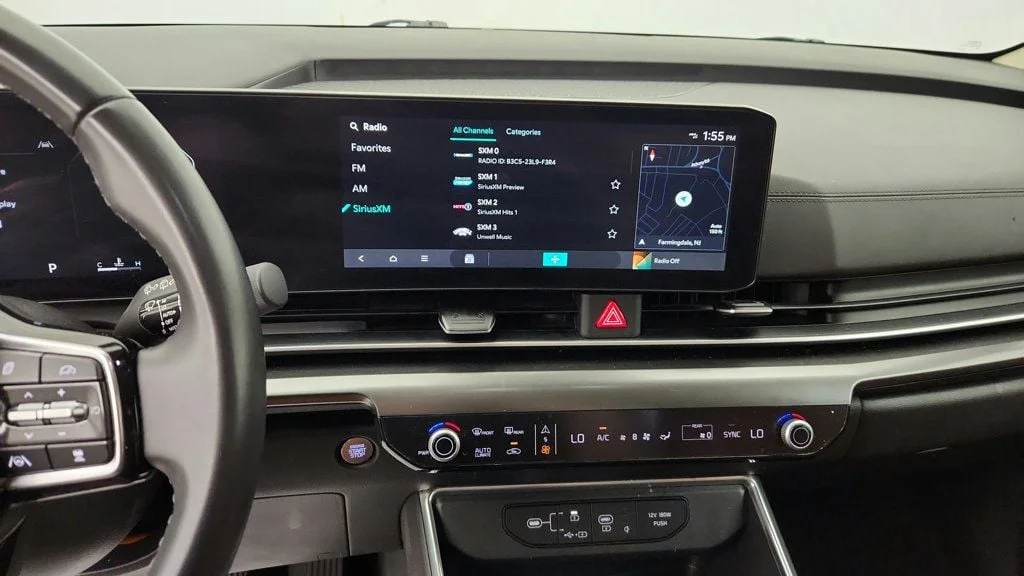 Used 2025 Aurora Black Pearl Kia SX FWD w/ Rear Seat Entertainment & Dark Edition Pkg image 17