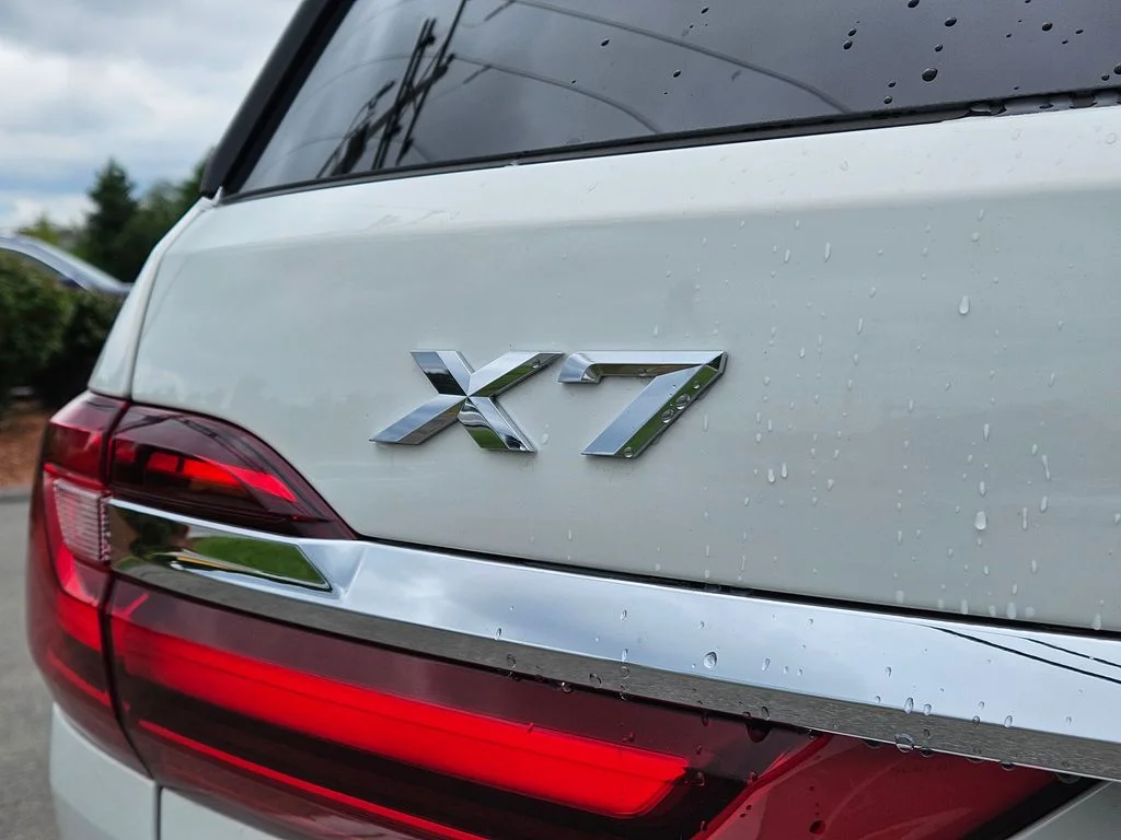 Certified Used 2022 Alpine White BMW xDrive40i image 10