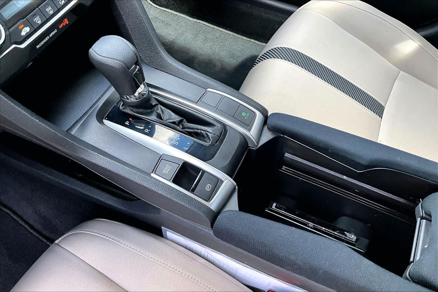 Used 2018  Honda LX image 17