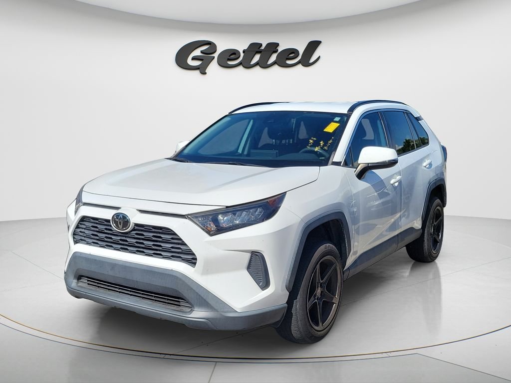 2019 Toyota RAV4 LE FWD's photo
