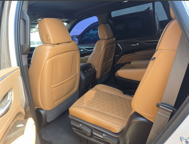 Used 2022 White Cadillac Premium Luxury image 9