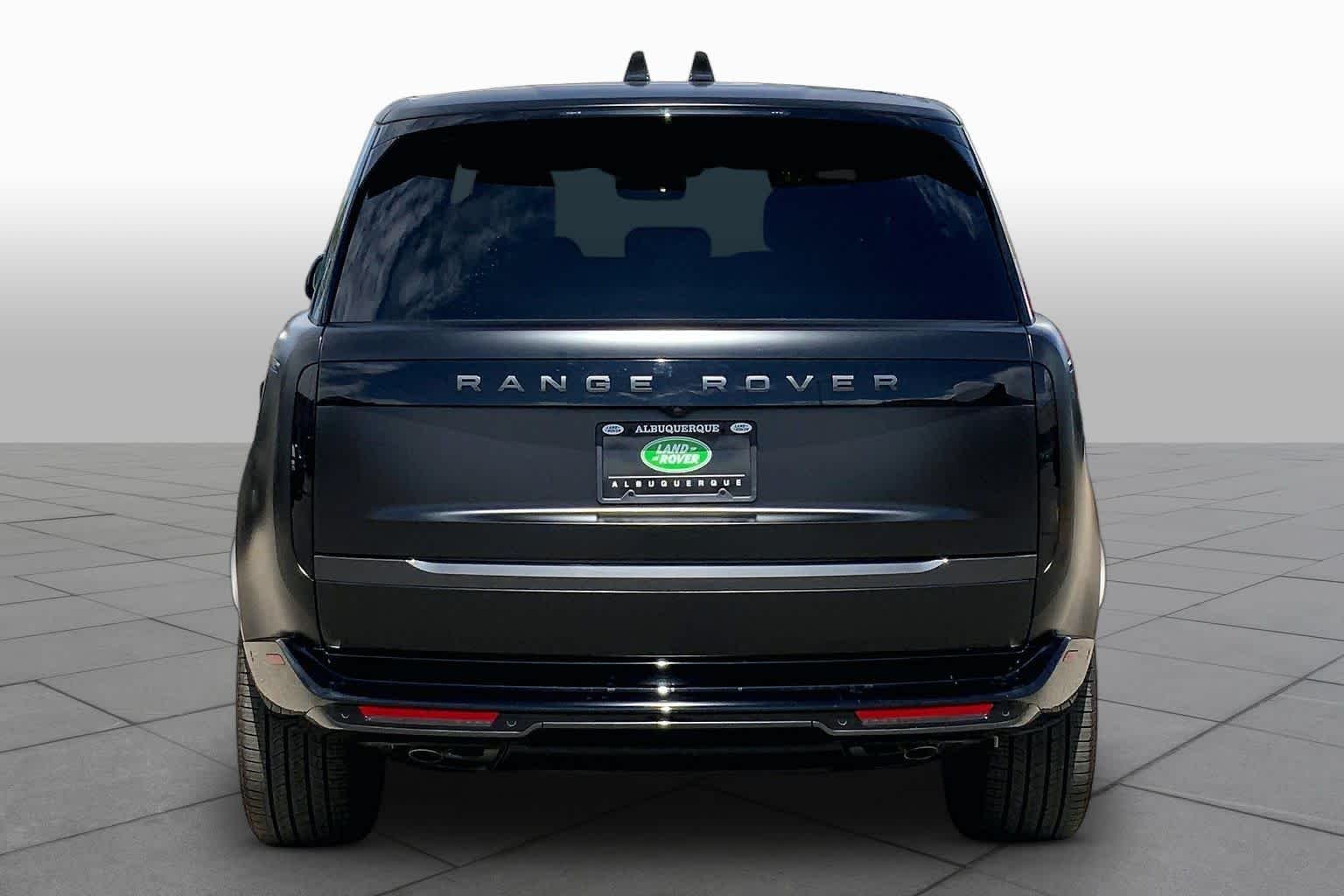 New 2026 Obsidian Black SV Bespoke Ultra Metallic Satin Land Rover SE image 4