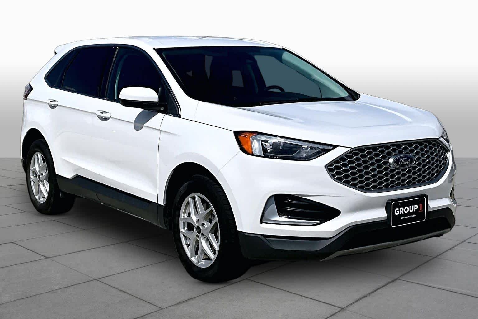 Used 2023 Oxford White Ford SEL image 3