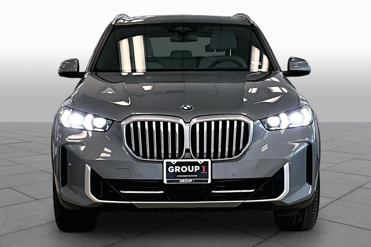 Used 2024 Skyscraper Grey Metallic BMW sDrive40i image 3