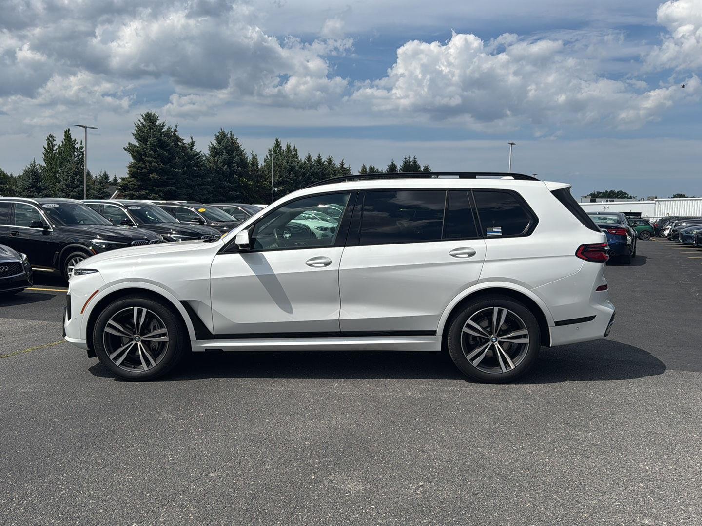 Used 2024 Mineral White Metallic BMW xDrive40i image 6