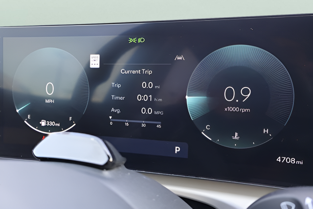 Used 2025 Gray Hyundai SEL Convenience image 11