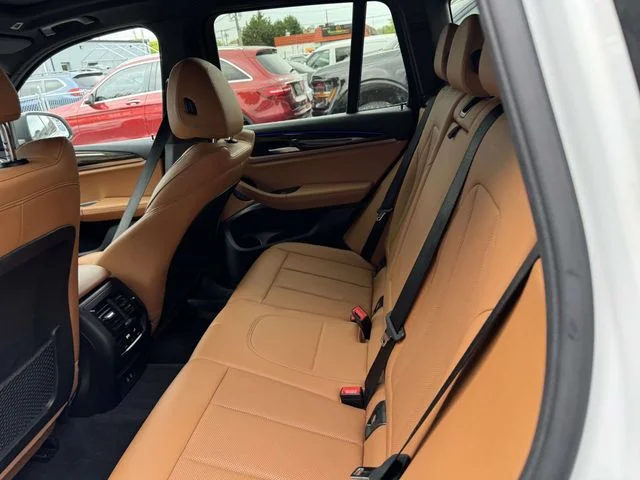 Used 2022 White BMW sDrive30i image 17