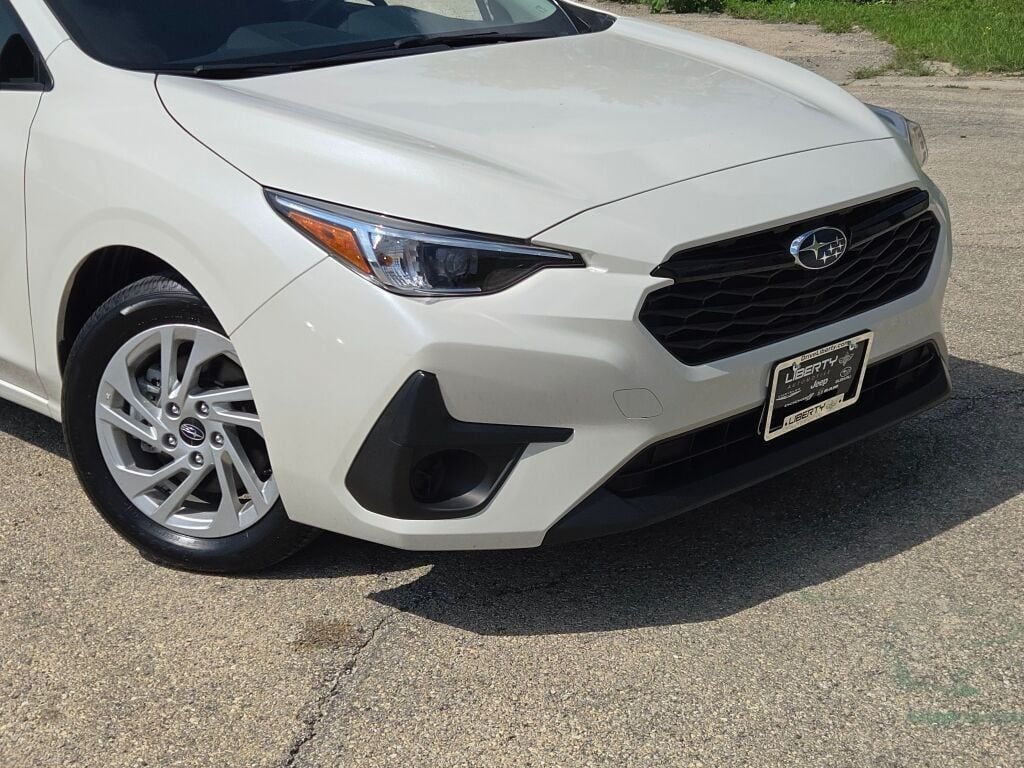 Used 2024 White Subaru Base image 3