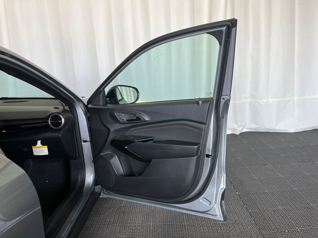 2026 Chevrolet Trax RS - Photo 18