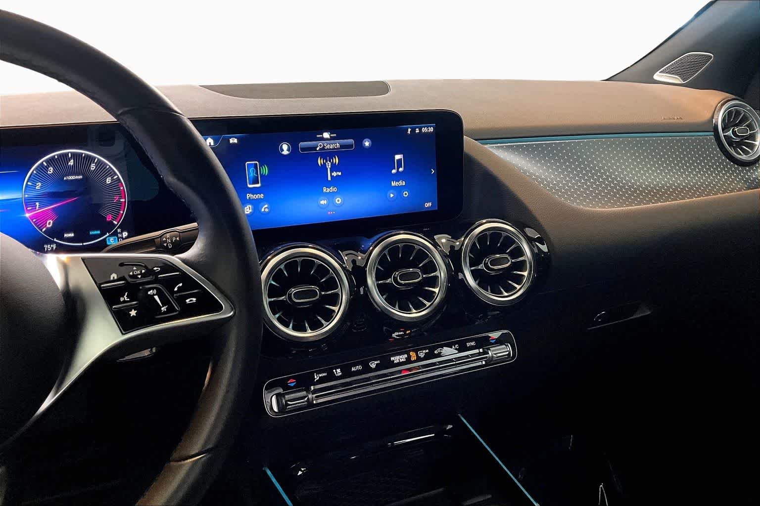 Used 2025 Night Black Mercedes-Benz GLA 250 image 12