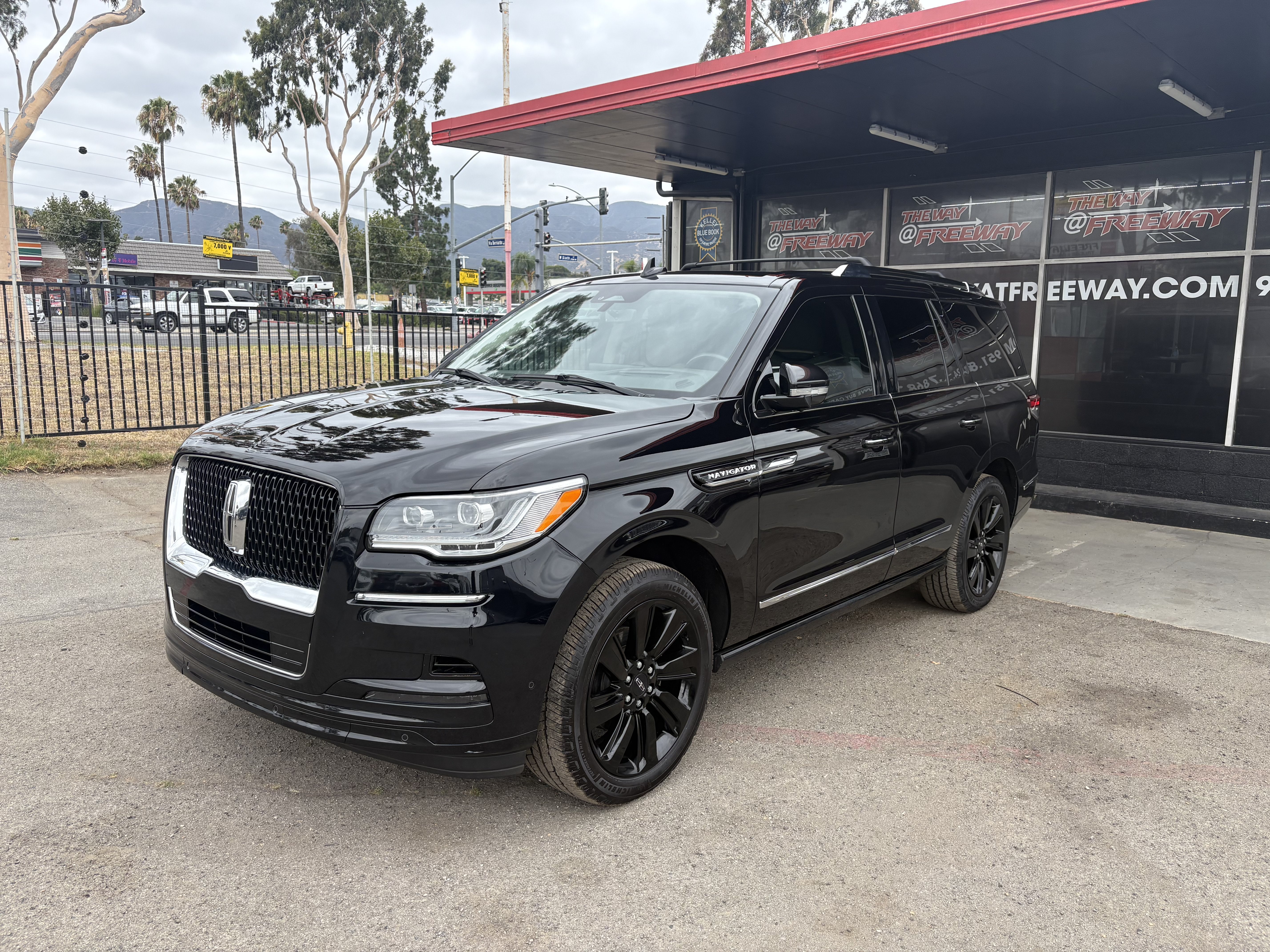 Used 2023 Black Lincoln Reserve image 1