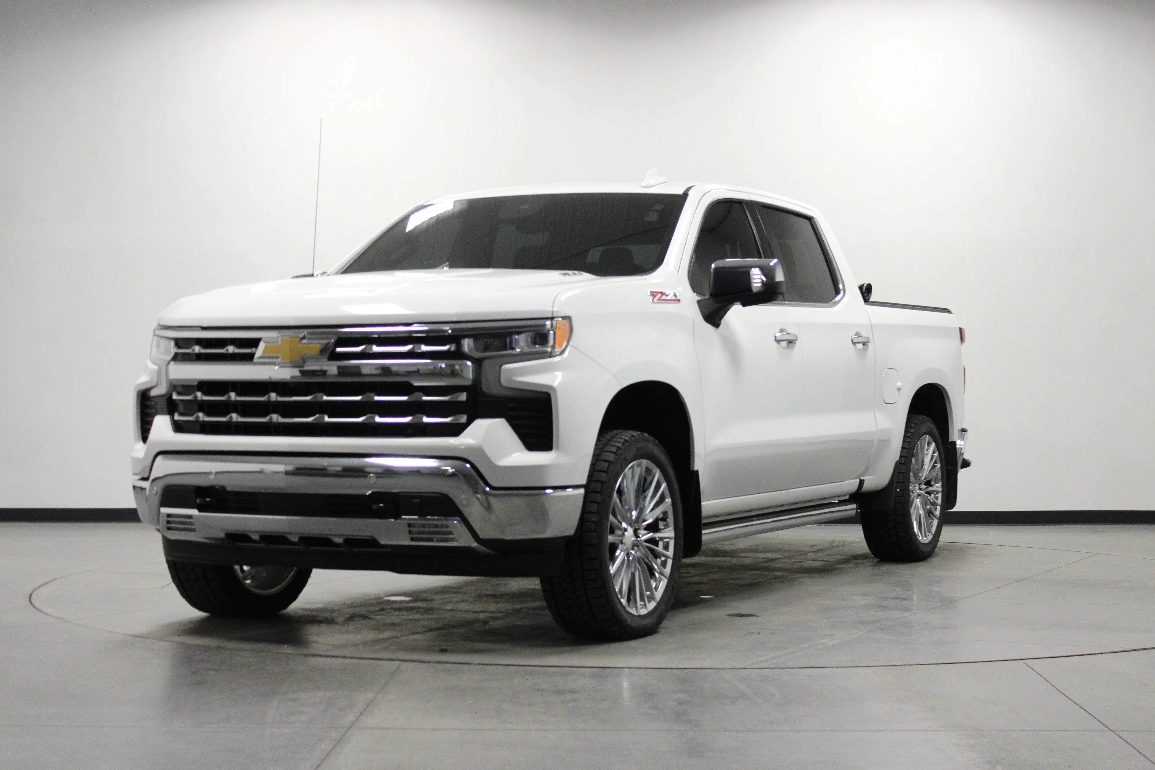 Used 2022 Summit White Chevrolet LTZ image 8