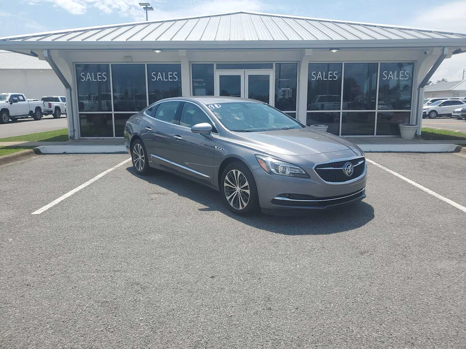Used 2018 SATIN STEEL METALLIC Buick Essence image 10
