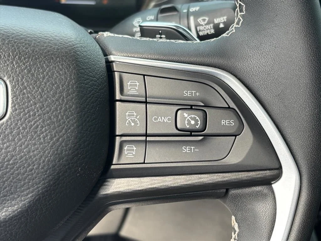 Used 2023 White Jeep Altitude X image 17