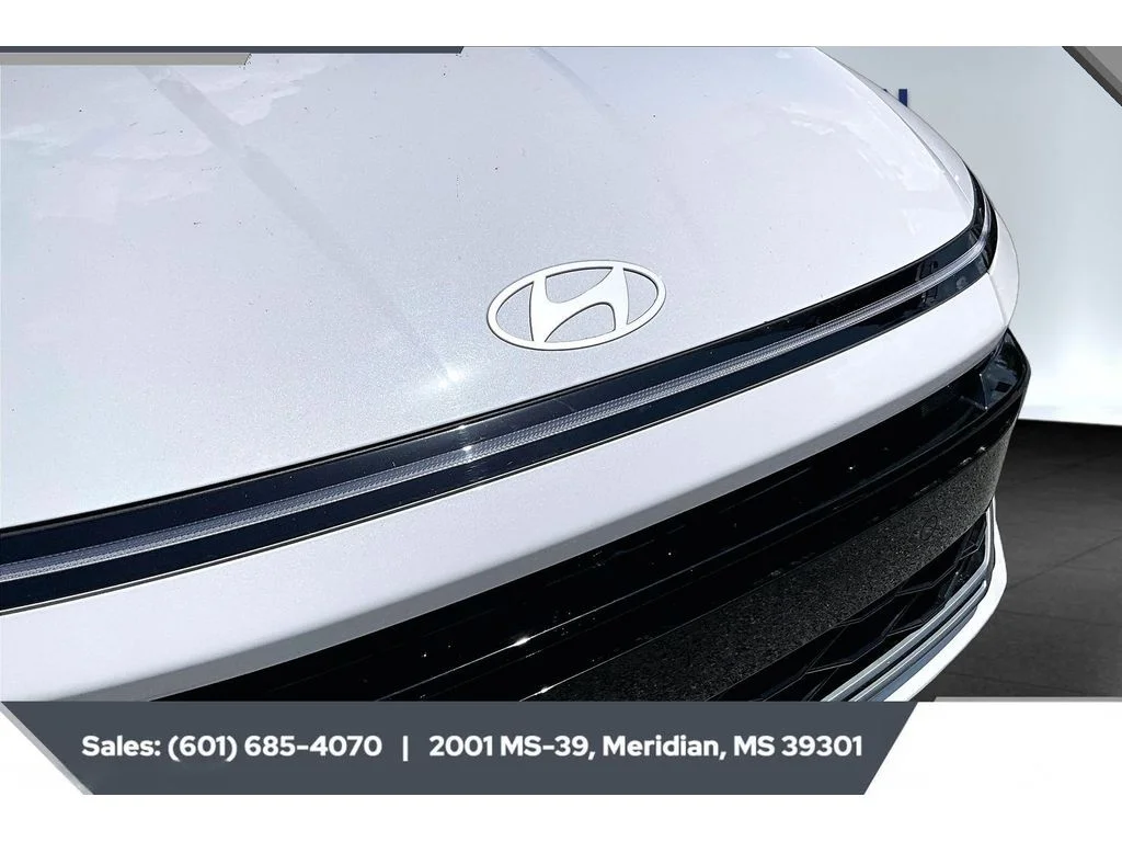 Used 2025 Serenity White Hyundai SE image 21